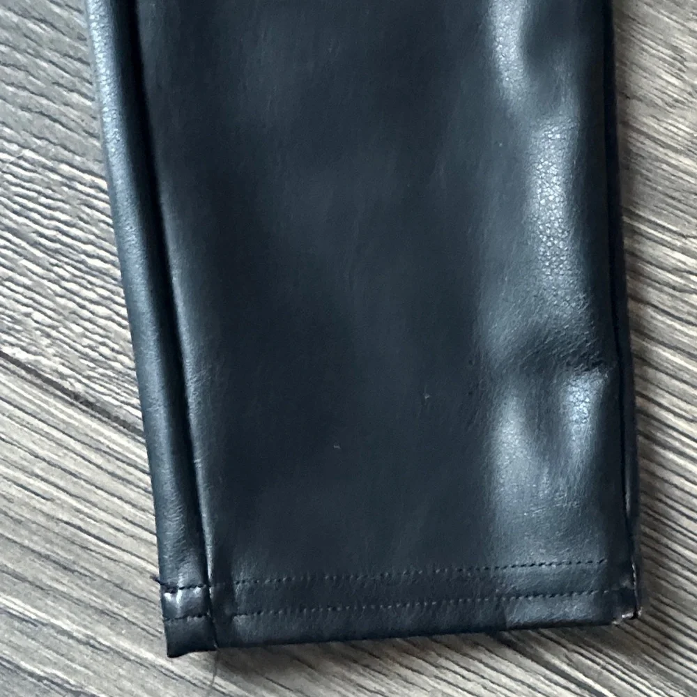 Sleek Black Women's Leggings